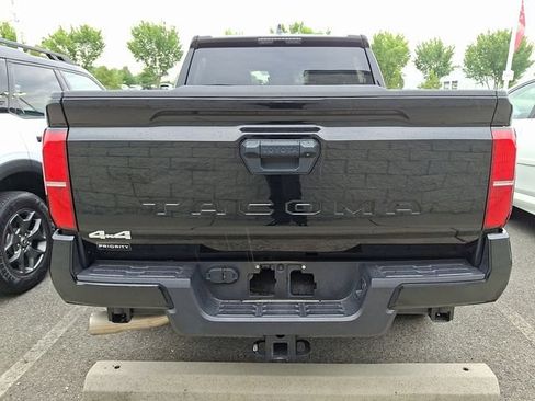 Used 2025 Toyota Tacoma SR5 AWD/4WD image 5