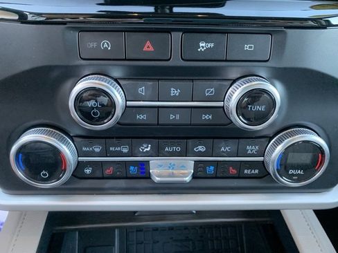 Used 2024 Ford Expedition Limited image 17