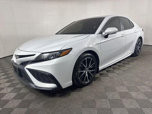 Used 2024 Toyota Camry SE image 8