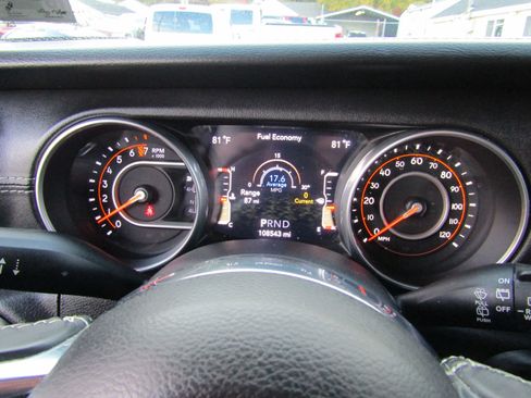 Used 2018 Jeep Wrangler Unlimited Sahara image 28