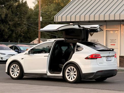 Used 2020 Tesla Model X Long Range AWD/4WD image 6