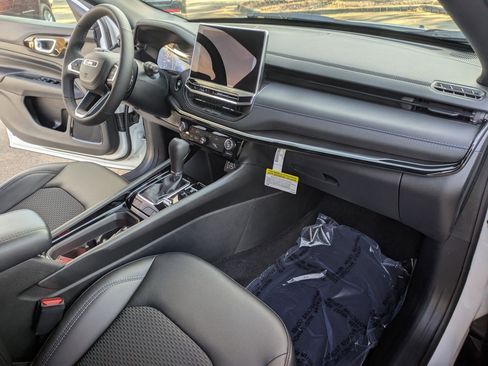 New 2026 Jeep Compass Latitude image 21