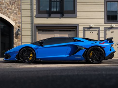 Used 2021 Lamborghini Aventador SVJ AWD/4WD image 3