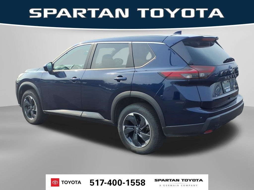 Used 2024 Nissan Rogue SV AWD/4WD image 10