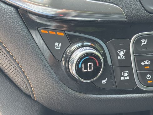 Used 2022 Chevrolet Equinox Premier FWD image 30