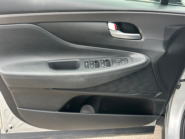 Used 2019 Hyundai Santa Fe SEL FWD image 16