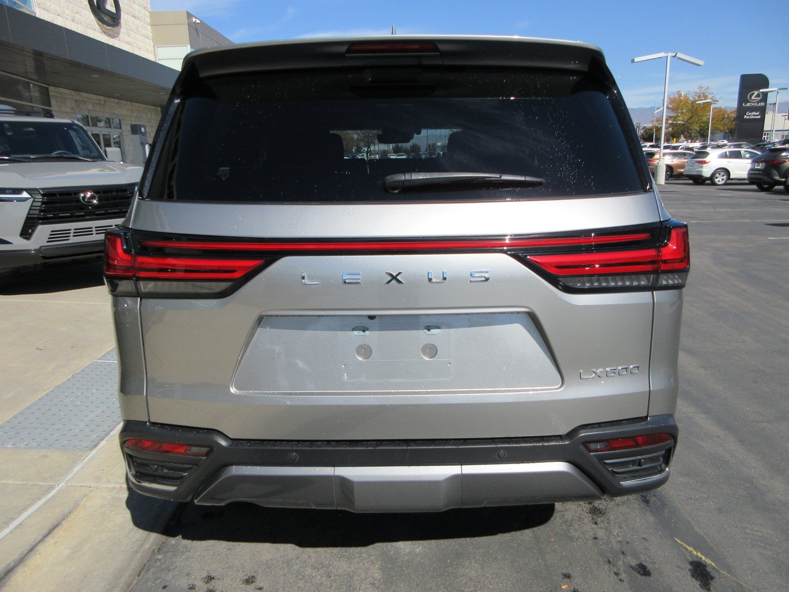 Used 2023 Lexus LX 600 4WD w/ Luxury Package image 7