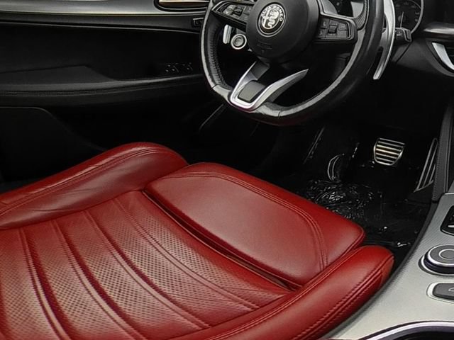 Used 2022 Alfa Romeo Stelvio Veloce AWD/4WD image 31