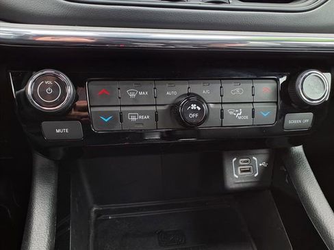 Certified 2022 Jeep Compass Limited w/ (RED) Package image 28