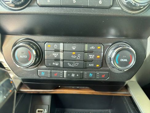 Used 2019 Ford F150 Lariat w/ FX4 Off-Road Package image 16