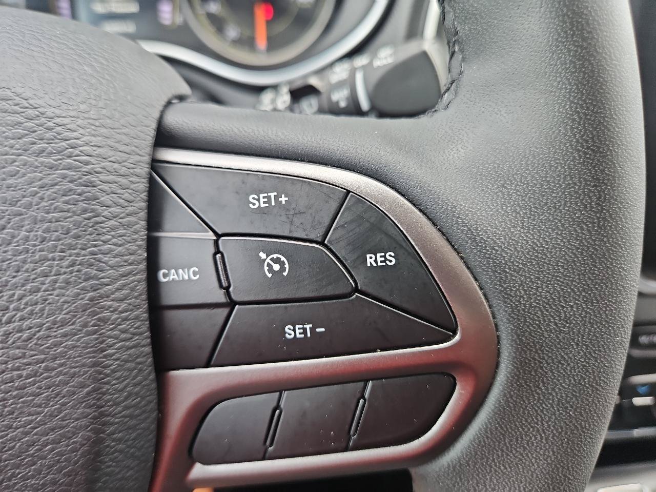 Used 2021 Jeep Cherokee Latitude Lux w/ Mopar Interior Package AWD/4WD image 27