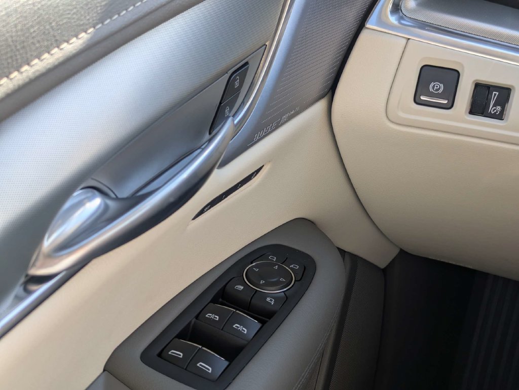 Certified 2024 Cadillac XT5 Premium Luxury AWD/4WD image 29