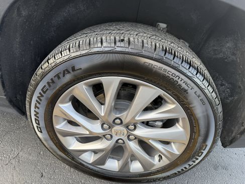 Used 2025 Buick Enclave Preferred image 9