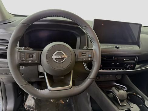 Used 2024 Nissan Rogue SL w/ SL Premium Package FWD image 12