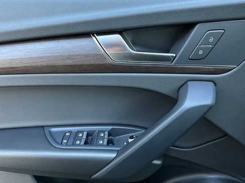 Used 2025 Audi Q5 2.0T Premium image 8