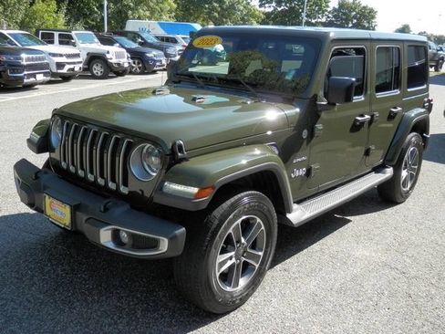 Used 2023 Jeep Wrangler Unlimited Sahara w/ LED Lighting Group AWD/4WD image 4