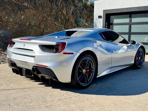 Used 2019 Ferrari 488 Spider image 8