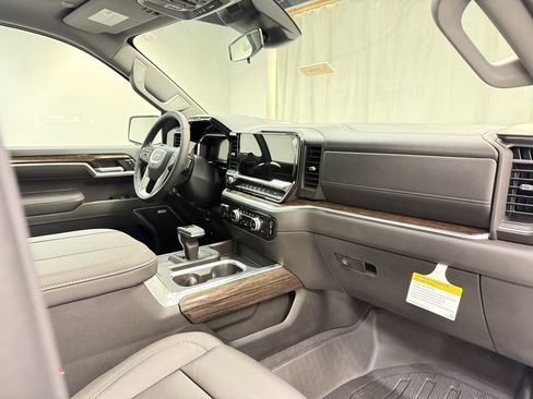 New 2026 GMC Sierra 1500 Elevation image 15