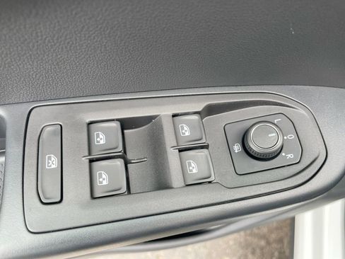 New 2025 Volkswagen Taos S image 38