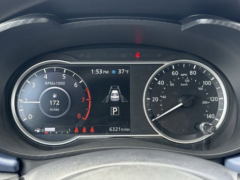 Used 2024 Nissan Versa SV w/ Trunk Package image 14