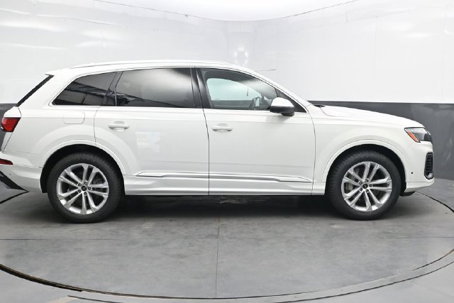 Used 2025 Audi Q7 3.0T Premium Plus AWD/4WD image 9
