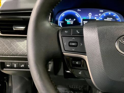 Used 2025 Toyota Camry XLE w/ Premium Plus Package image 24