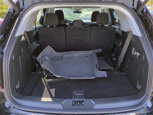Used 2024 Ford Explorer XLT image 13