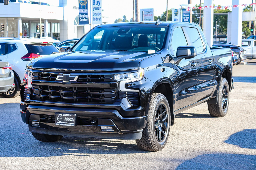 Used 2023 Chevrolet Silverado 1500 RST w/ Convenience Package II AWD/4WD image 3