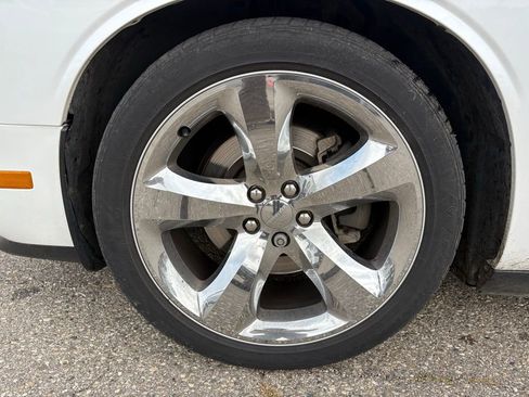 Used 2014 Dodge Challenger R/T image 9