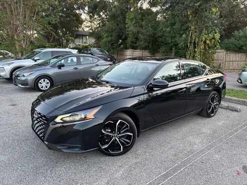 Used 2025 Nissan Altima 2.5 SR AWD/4WD image 2