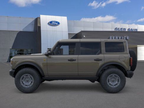 New 2025 Ford Bronco Badlands image 3