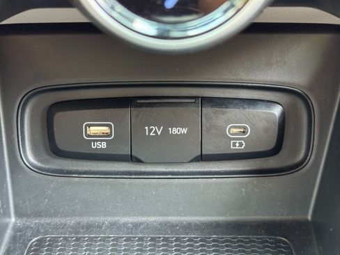 Used 2023 Hyundai Venue SEL FWD image 26