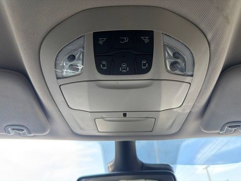 Used 2023 Chrysler Pacifica Touring-L FWD image 20