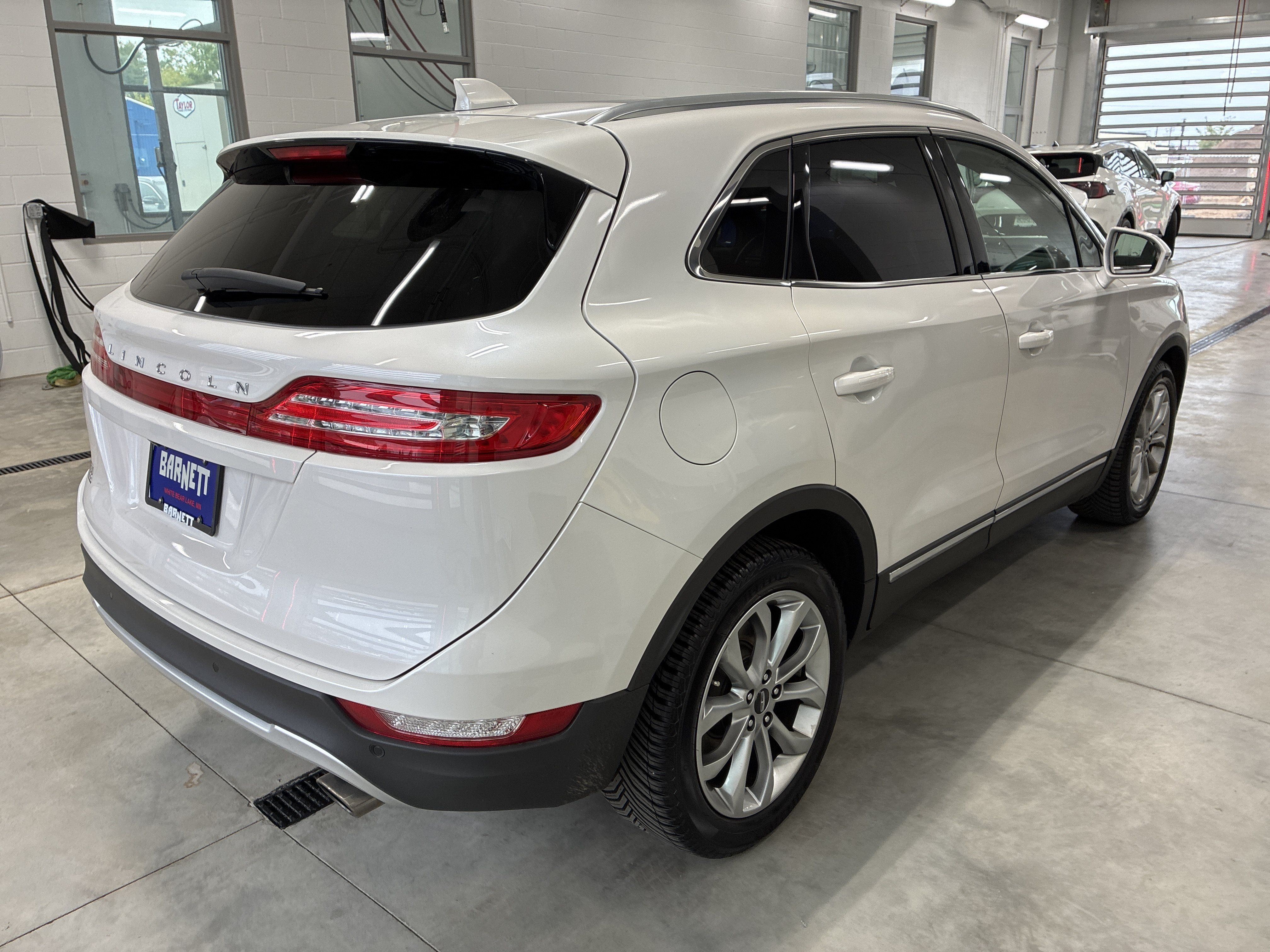 Used 2017 Lincoln MKC Select w/ Select Plus Package FWD image 3