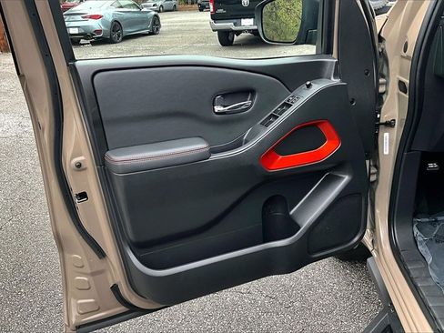 Used 2022 Nissan Frontier Pro-X image 18