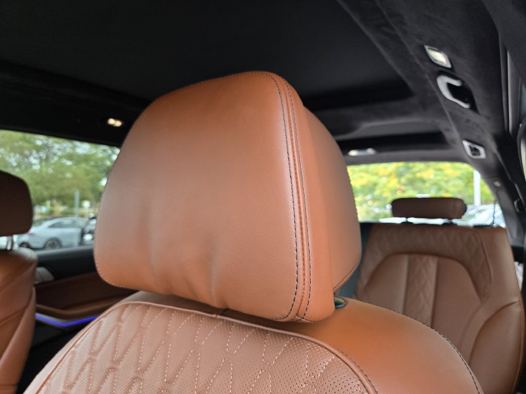 Certified 2025 BMW X7 M60i AWD/4WD image 18