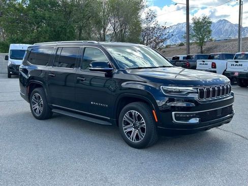 Used 2025 Jeep Wagoneer L 4WD image 10