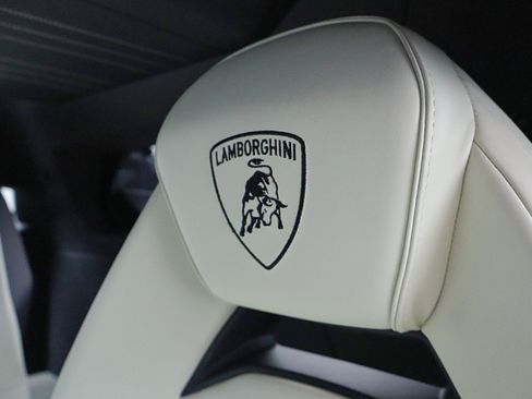 Used 2025 Lamborghini Revuelto AWD/4WD image 34