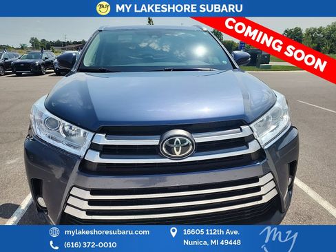 Used 2017 Toyota Highlander XLE AWD/4WD image 2