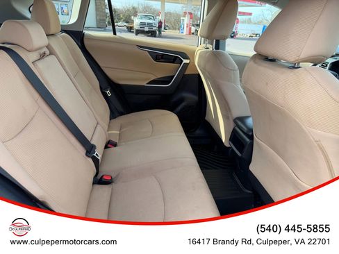 Used 2021 Toyota RAV4 LE image 12