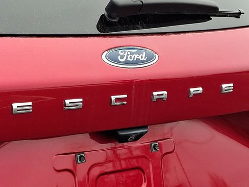 Used 2020 Ford Escape SE image 28
