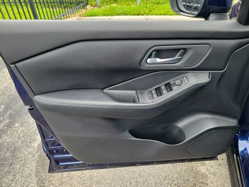 Certified 2024 Nissan Rogue SV FWD image 10