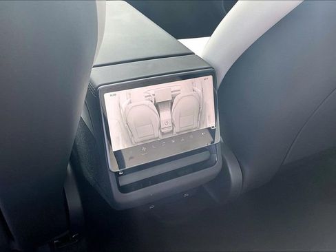 Used 2026 Tesla Model Y AWD image 10