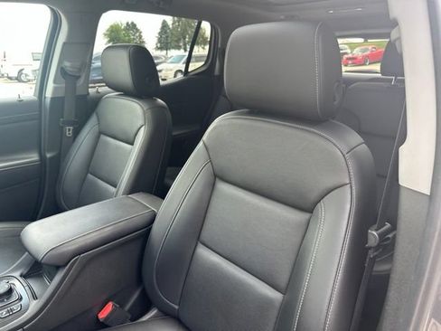 Used 2022 GMC Acadia SLT w/ Technology Package AWD/4WD image 39