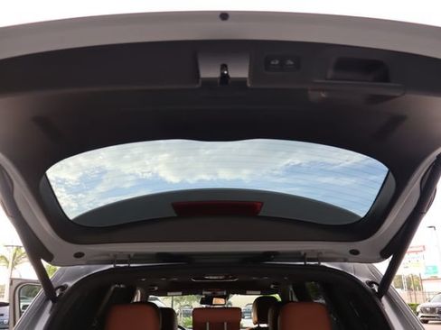 Used 2025 Kia Telluride AWD image 26