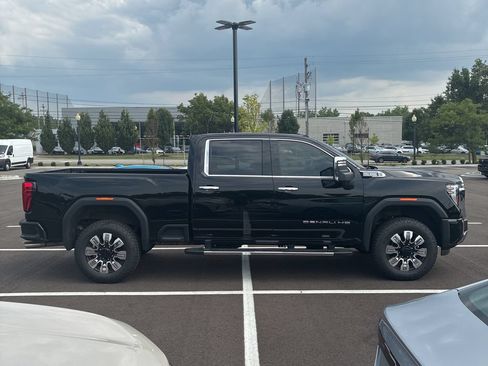 Used 2025 GMC Sierra 2500 Denali w/ Snow Plow Prep/Camper Package AWD/4WD image 4