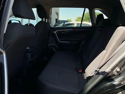 Used 2021 Toyota RAV4 LE image 11
