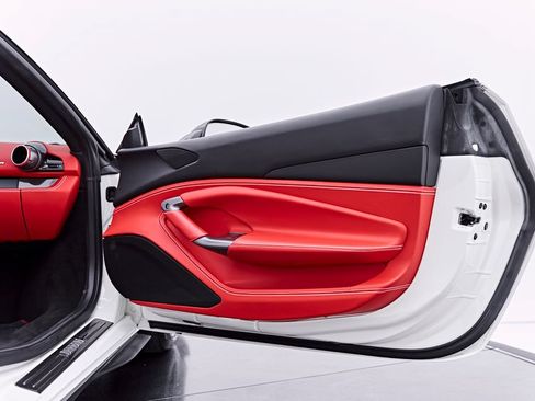 Used 2022 Ferrari F8 Tributo RWD image 36