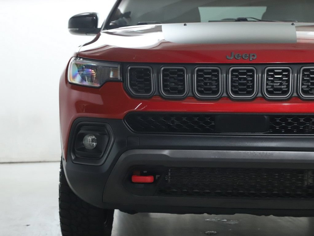Used 2025 Jeep Compass Trailhawk AWD/4WD image 6