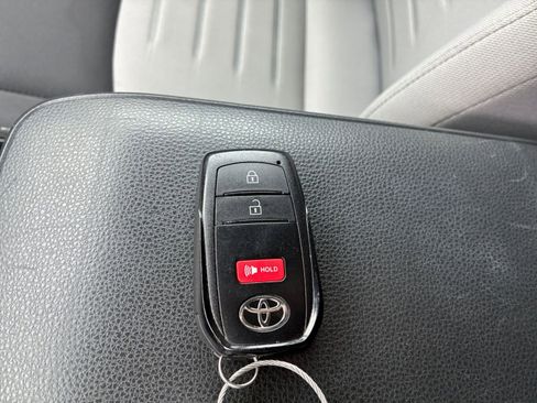 Used 2025 Toyota Tacoma TRD Off-Road image 18